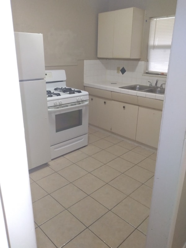 Photo - 3701 Sleeper Ave Unidad 22