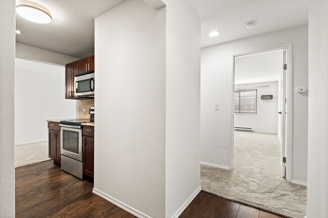 Photo - Modern 2-Bedroom Condo in Shoreline with Stylish Finishes Unit B204