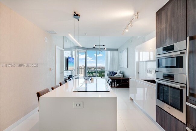 Photo - 851 NE 1st Ave Unidad 3408