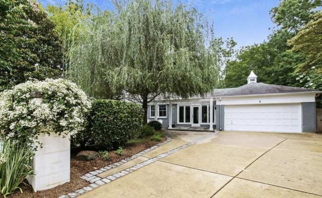 Building Photo - Elegant Chevy Chase Cul-de-Sac Home with Spacious Layout!