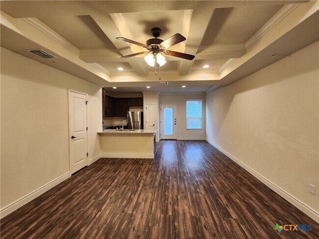 Photo - 340 Untermaier St