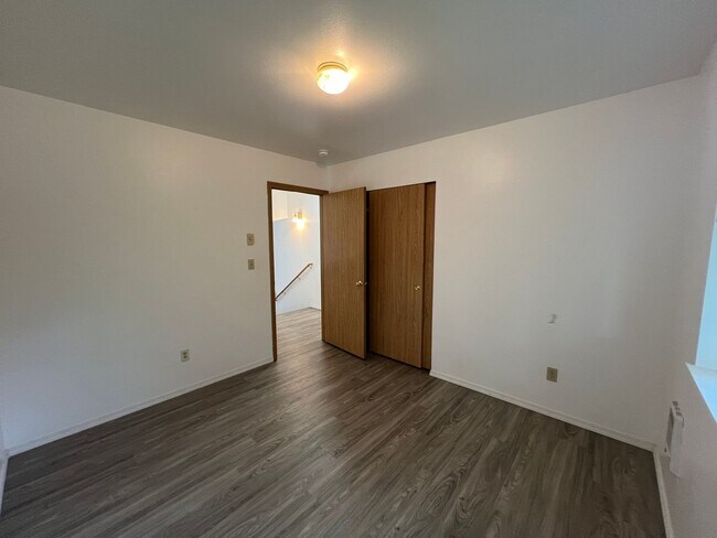 Photo - 4 Bed 2 Bath 2 Car Garage Unit Close to WWU and Fairhaven Unit 2322