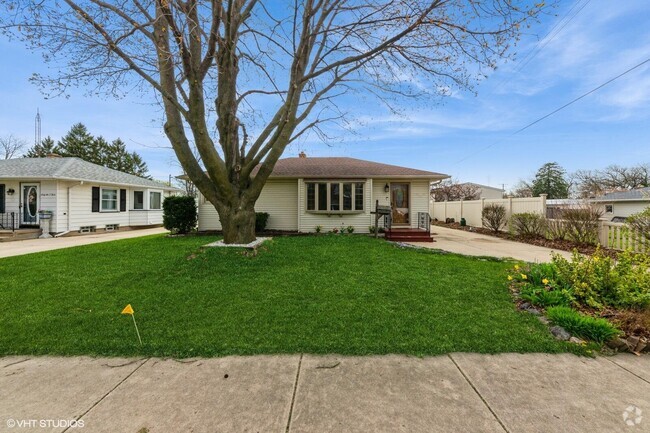 Building Photo - 6611 51st Ave Rental