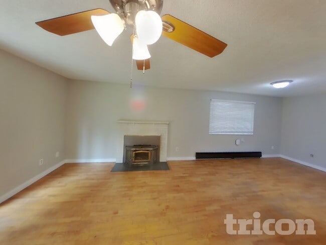 Photo - 12306 86 Ave E