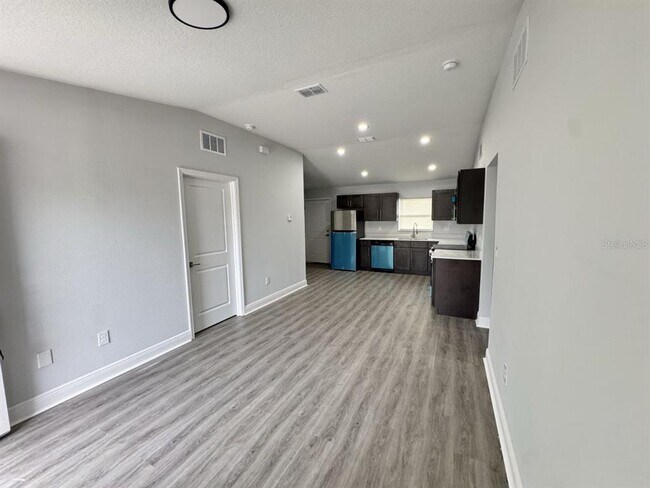 Photo - 399 Quentin Ave NW