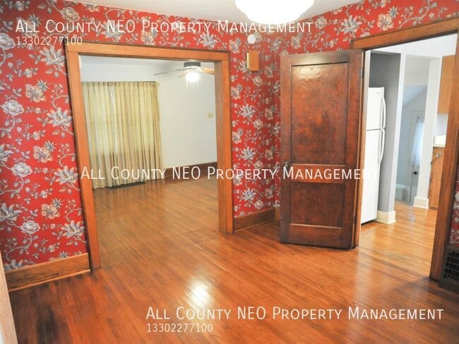 Photo - 1051 Brown St