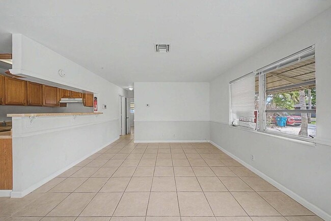 Photo - 301 SE 21st Ave
