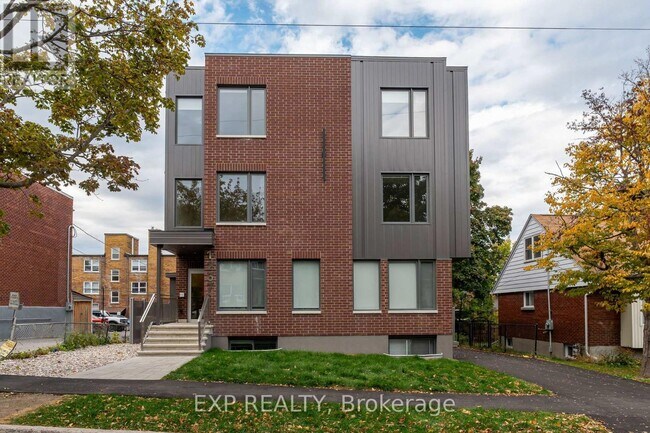 Photo - 1267 Summerville Ave