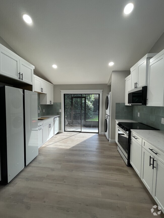 Building Photo - 340 Douglas Way Rental