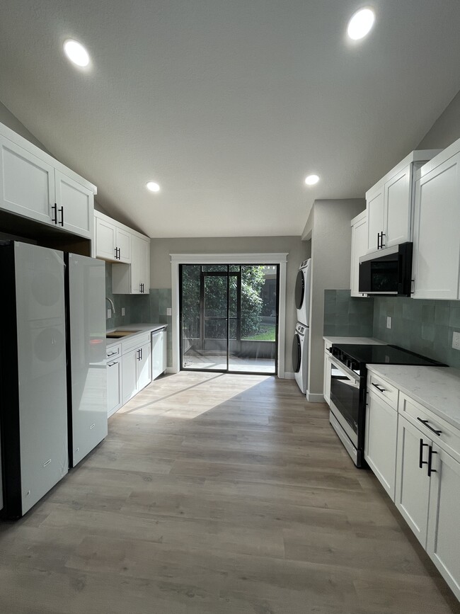 Photo - 340 Douglas Way Townhome