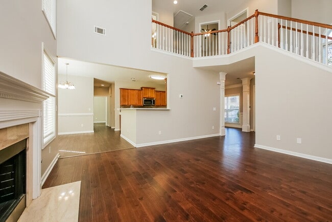 Photo - 377 Champions Dr