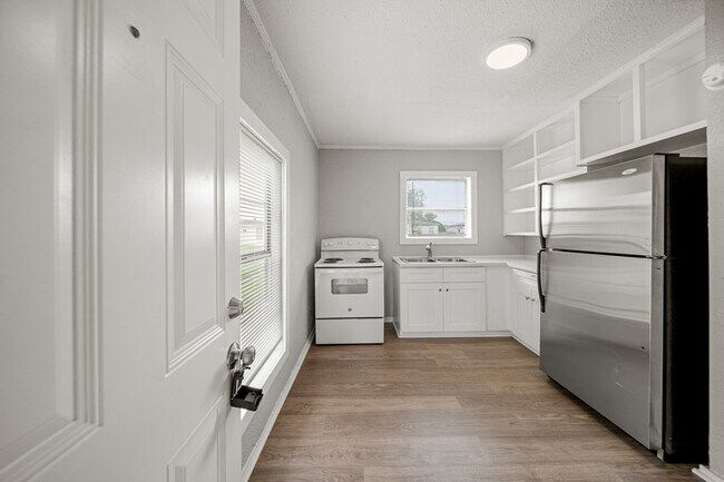 Photo - 1723 W 5th St