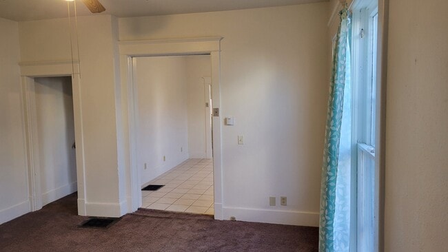 Photo - 317 E 5th St