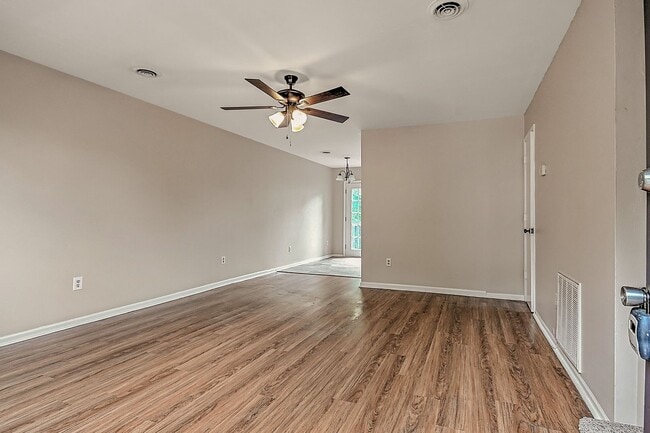 Photo - Newly Renovated 2 Bedroom 1.5 Bath Condo l...