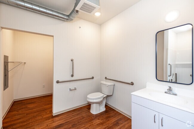 1BR, 1BA - 900SF - Bathroom