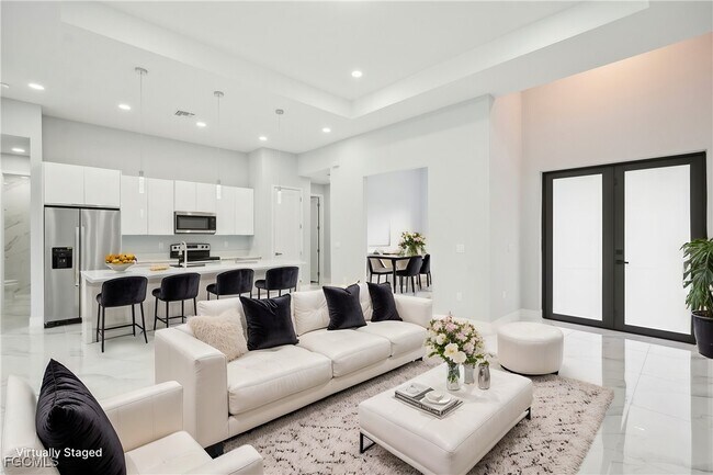 Photo - 872 Spaulding St E