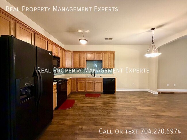Photo - 3116 Village Glen Ln