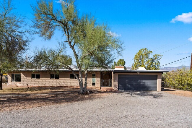 Building Photo - Charming home located in Indian Ridge Esta...
