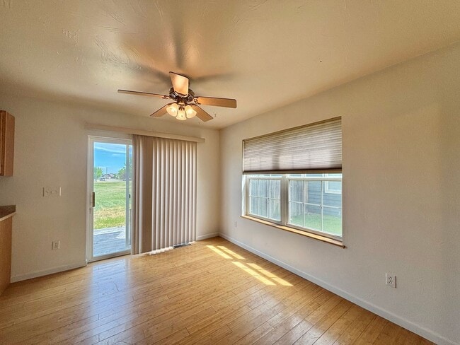 Photo - Great 3br/2.5ba, with a bonus space.