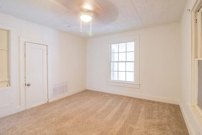 Photo - 305 E Lubbock St