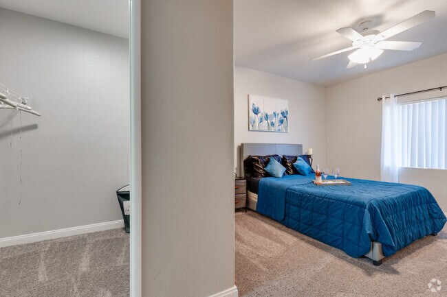 2 BR, 2 BA - 1,004 SF