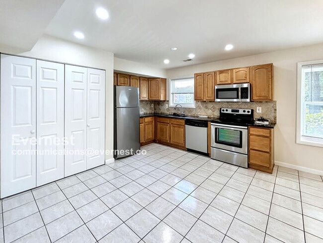 Photo - 1382 Ironwood St