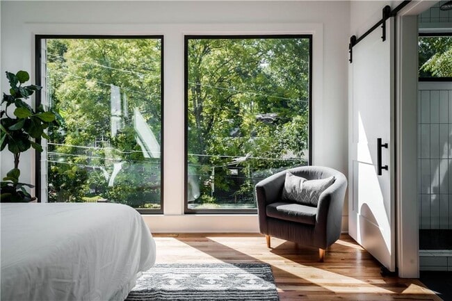 Photo - 160 Holtzclaw St SE