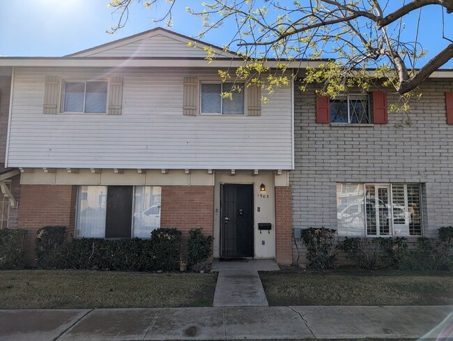 Photo - 1503 W Hazelwood St Townhome