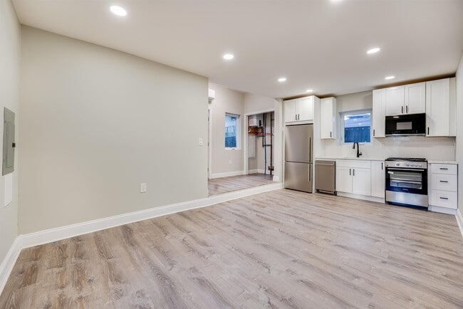 Photo - 172 MALLORY Ave Unit 4