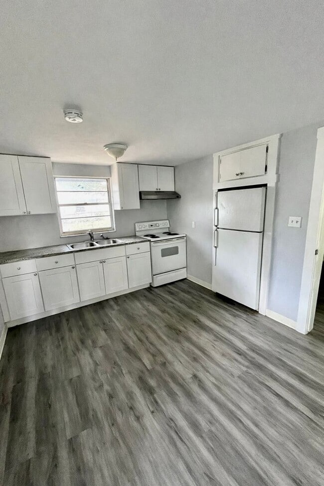 Photo - Beautiful 2BR/1BA Zephyrhills Home,  HUGE YARD!! NO APP FEE! Water & Sewer Included