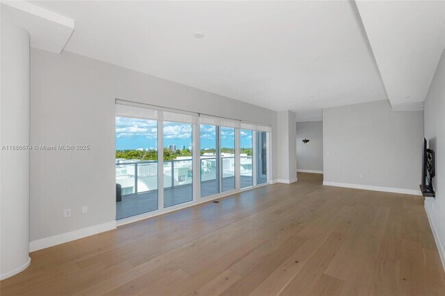 Photo - 6103 Aqua Ave Unidad 605