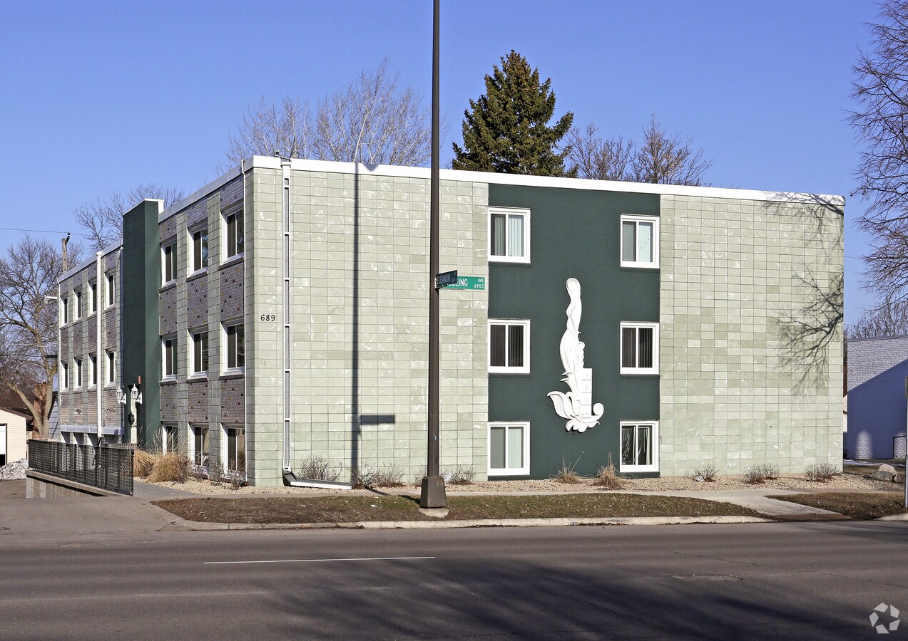 Primary Photo - 689 Snelling Ave S