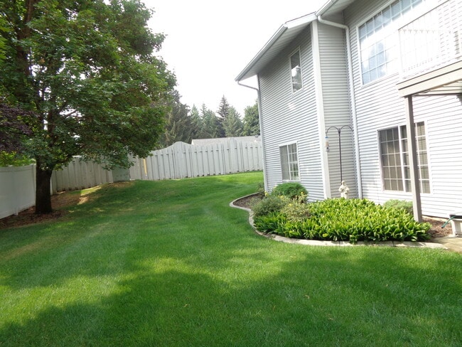 Photo - 602 W Holmberg Ln