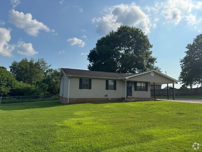 Building Photo - Beautifully Renovated 3-Bedroom Home in So...