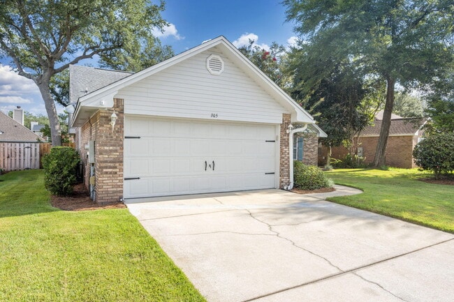 Photo - 305 Parkwood Pl