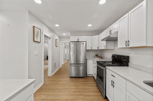 Photo - 301 Suncrest St