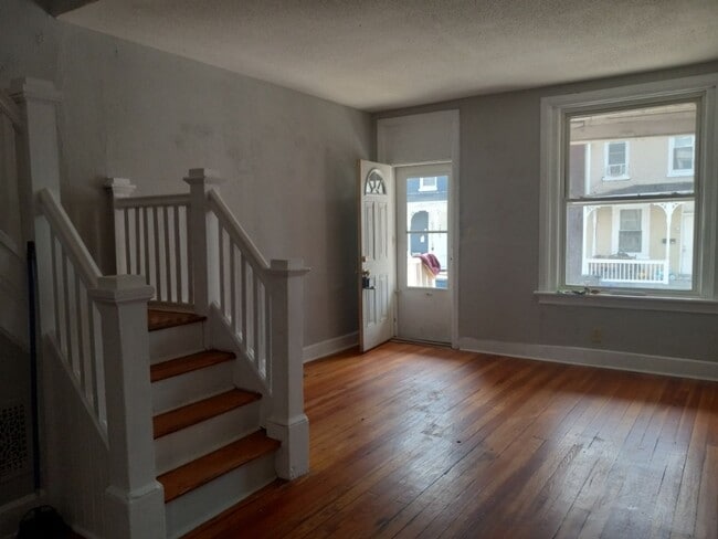 Photo - 2343 Logan St