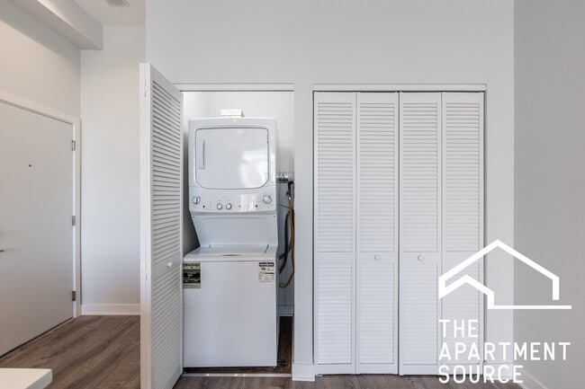 Photo - 2247 W Lawrence Ave