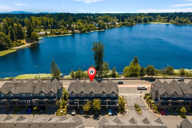 Photo - Silver Lake Townhome with Two Ensuite Bedrooms