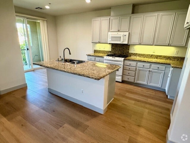 Building Photo - 25410 Huxley Dr Rental
