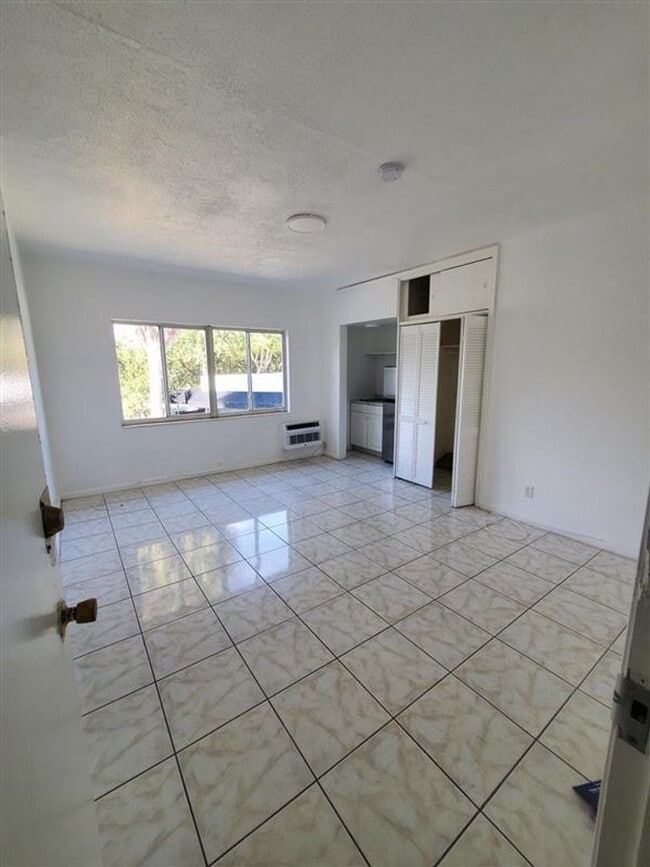 965-975 Biarritz Drive