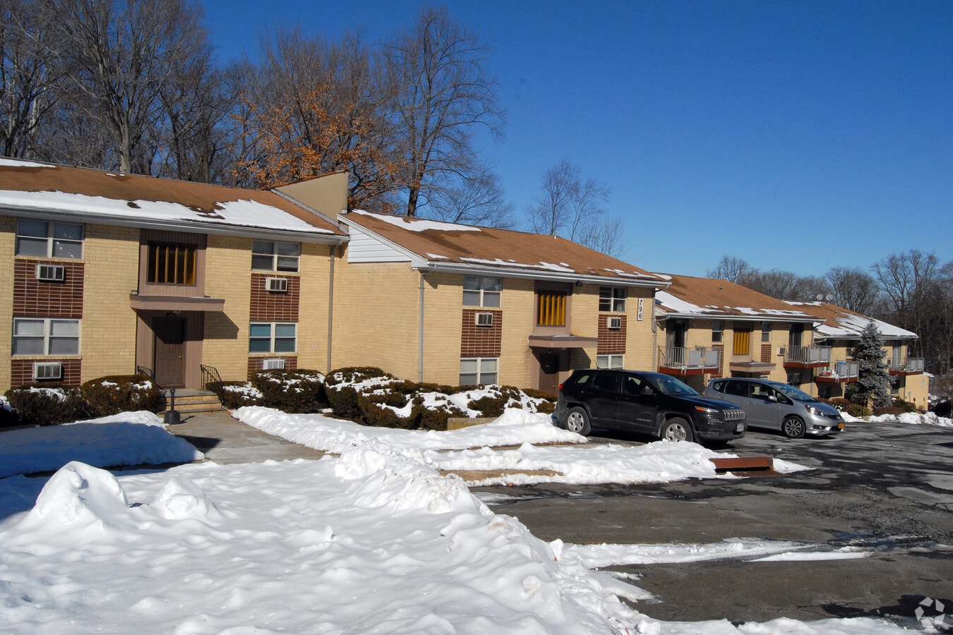 Burgundy Gardens Apartments - Burgundy Gardens Apartments