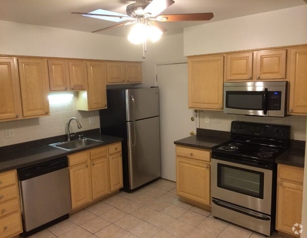 Kitchen - 175 N Kenilworth Apartments