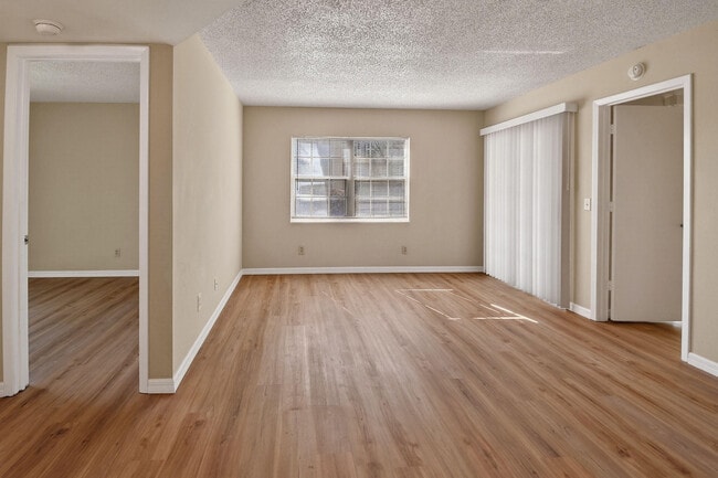 Photo - 1620 SE Green Acres Cir Unit N103