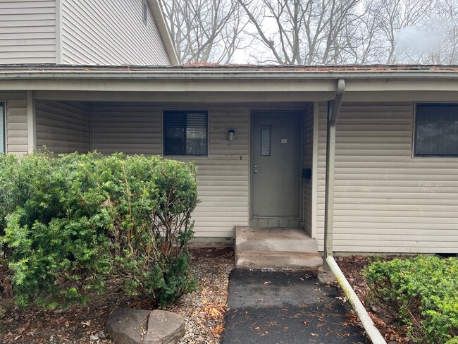 Building Photo - 341 Oak St Unit 4