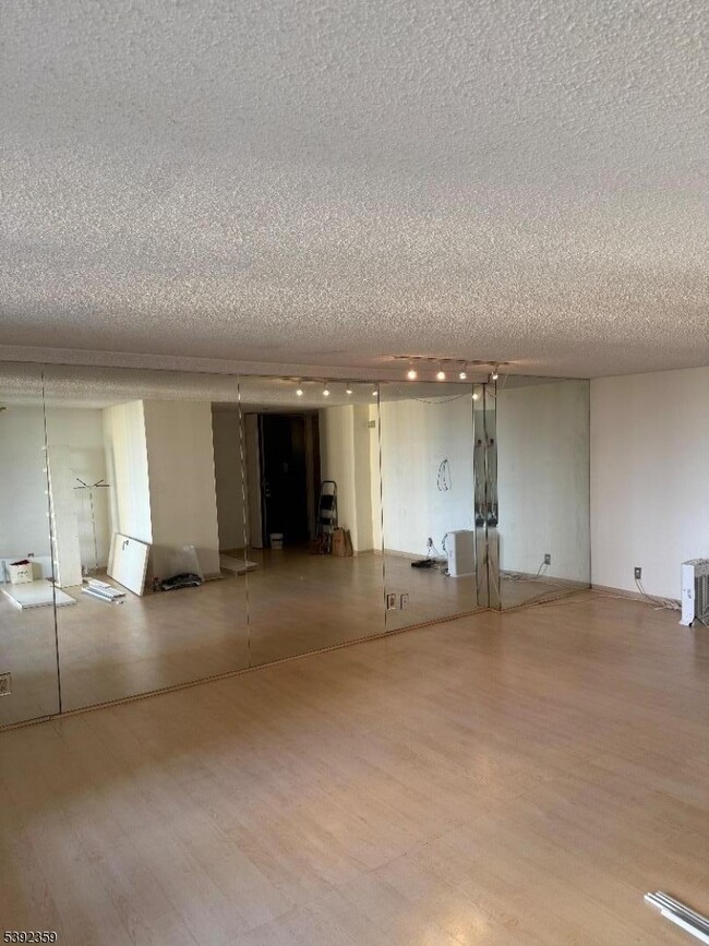 Building Photo - 300 Winston Dr Unit 807