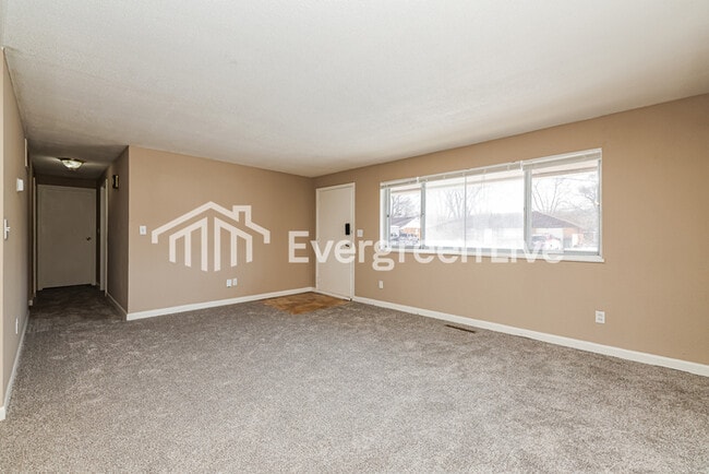 Photo - 4795 Rolling St