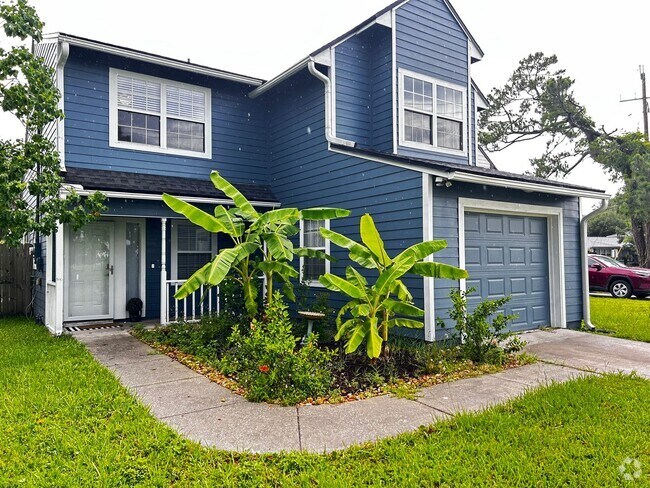 Building Photo - Absolutely Beautiful 3/2.5 newly renovated... Rental