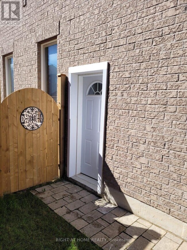 Photo - 110 Thatcher Crescent