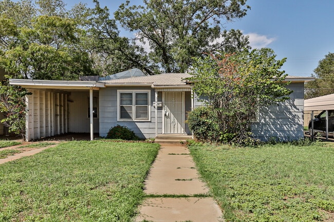 Building Photo - 2-Bedroom Home - Cozy 705 sq ft Oasis with...